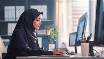   هل المرأة العاملة مُلزمة بالمساهمة في الأمور المادية؟