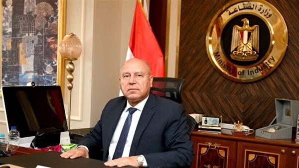 اليوم.. وزير الصناعة يلتقي المستثمرين بمحافظة الشرقية 