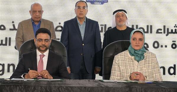 رئيس الوزراء يشهد مراسم توقيع اتفاقيتين لتنفيذ محطة رياح بقدرة 500 ميجاوات