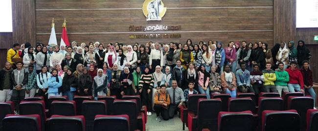 القومي للمرأة ينظم زيارة ميدانية لطلاب كلية الآداب بجامعة القاهرة 