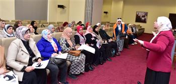   ندوة لتوعية سيدات وزارة العمل بمناهضة العنف ضد المرأة 