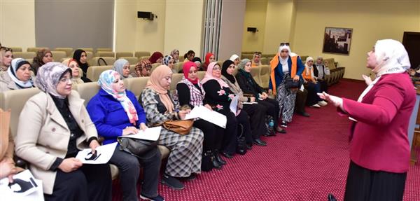 ندوة لتوعية سيدات وزارة العمل بمناهضة العنف ضد المرأة