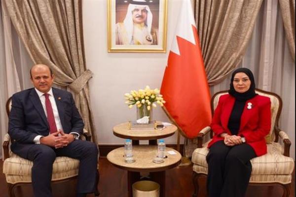 أمين رئاسة الجمهورية يهنئ سفيرة البحرين في القاهرة بالعيد الوطني