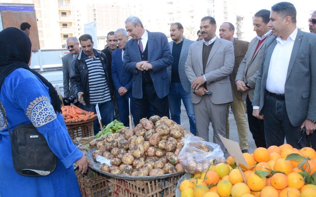 محافظ الغربية يفتتح أسواق اليوم الواحد بطنطا