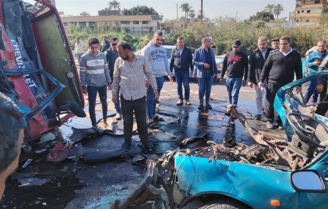 مصرع وإصابة 5 أشخاص في حادث تصادم على طريق كفر شكر