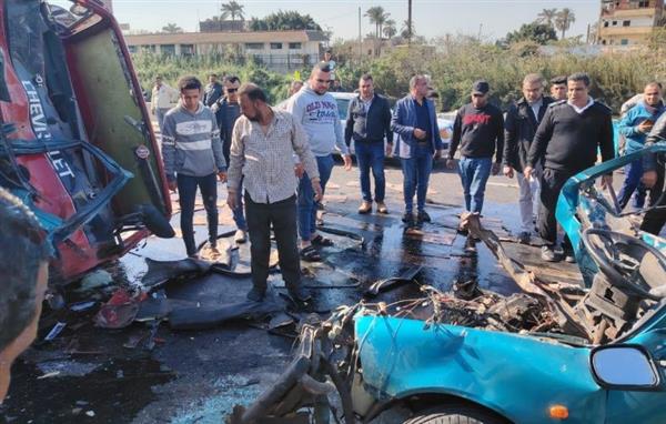 مصرع وإصابة 5 أشخاص في حادث تصادم على طريق كفر شكر