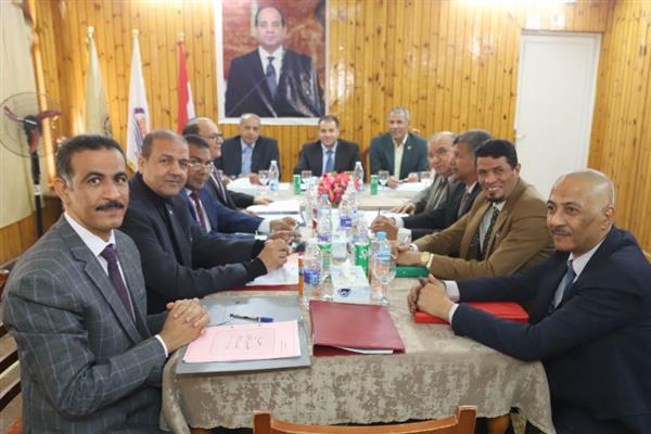 اجتماع مجلس إدارة المعهد العالي للخدمة الاجتماعية بحضور رئيس جامعة جنوب الوادي