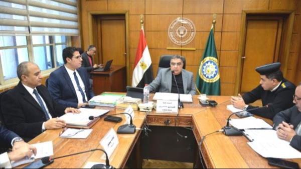 محافظ الدقهلية يجتمع بلجنة التقسيم الإداري لمناقشة إنشاء قسم شرطة ثالث بالمنصورة