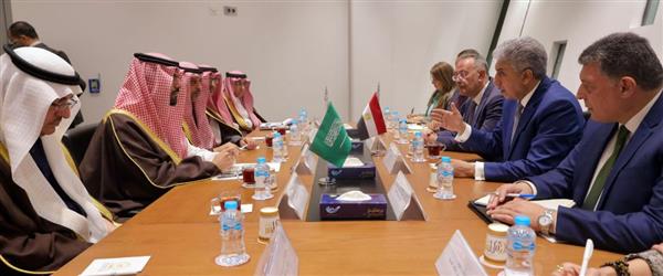 وزير السياحة يلتقي وزير الثقاقة بالمملكة العربية السعودية