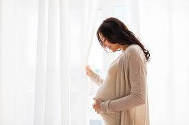 لماذا يحدث سلس البول أثناء الحمل؟