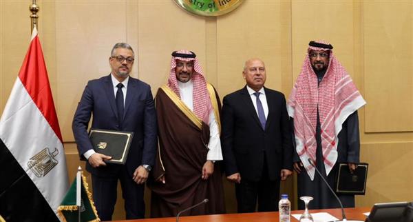 وزير الصناعة ونظيره السعودي يبحثان التعاون  بين مصر والمملكة
