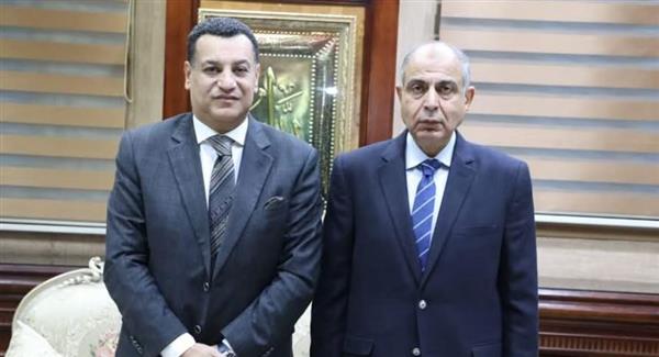 محافظ المنيا يبحث مع رئيس الغرفة التجارية تجهيزات افتتاح السوق الحضاري بماقوسة
