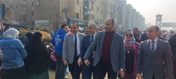 "علام"يتابع ميدانيًا انتظام فاعليات سوق اليوم الواحد بمدينة بني سويف