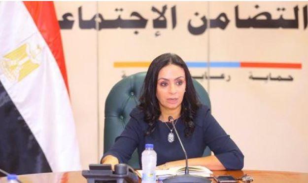 وزيرة التضامن الاجتماعي تتابع حادث تصادم سيارة نقل بميكروباص في أسيوط