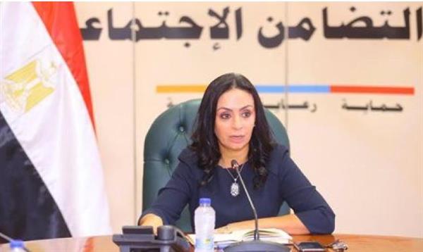 وزيرة التضامن الاجتماعي تتابع حادث تصادم سيارة نقل بميكروباص في أسيوط