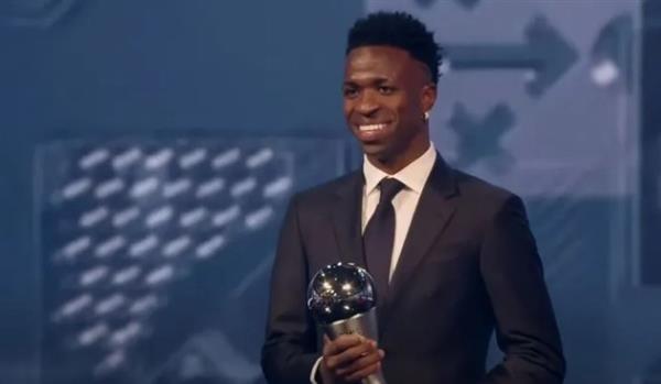 البرازيلي فينسيوس جونيور يتوج بجائزة أفضل لاعب في العالم