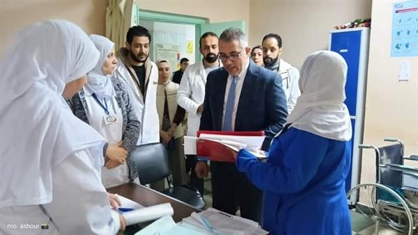 قرارات مهمة في جولة مدير التأمين الصحي بالقليوبية داخل مستشفى بنها