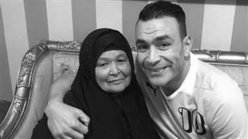   وليد سليمان وحازم إمام أبرز الحضور في عزاء والدة عصام الحضري  