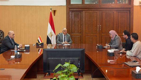 وزير الري يلتقي مجموعة من أعضاء مجلسي النواب والشيوخ