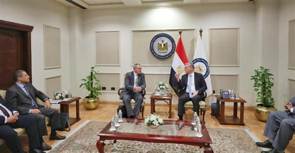 مباحثات مشتركة بين وزير البترول والرئيس التنفيذي لشركة كايرون
