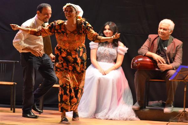 الجوازة باظت .. ريان هاشم تجسد 4 شخصيات في عرض واحد