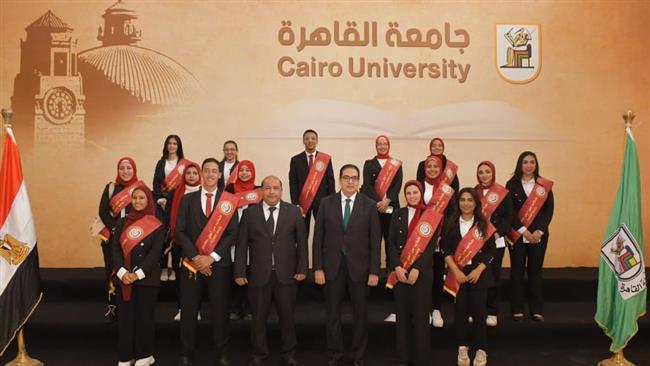 رئيس جامعة القاهرة يجتمع بمجلس اتحاد الطلاب بتشكيله الجديد 