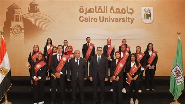رئيس جامعة القاهرة يجتمع بمجلس اتحاد الطلاب بتشكيله الجديد