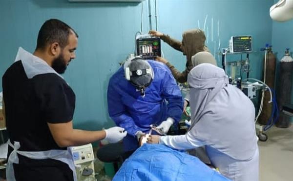 الكشف على 1940 مواطنا ضمن قافلة علاجية بمركز الواحات البحرية في الجيزة
