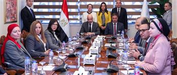   محافظ المنيا يشهد توقيع عقد إدارة وتشغيل مصنع تدوير المخلفات بتونا الجبل