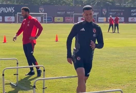 إمام عاشور ينتظم في تدريبات الأهلي بعد قرار الاستبعاد