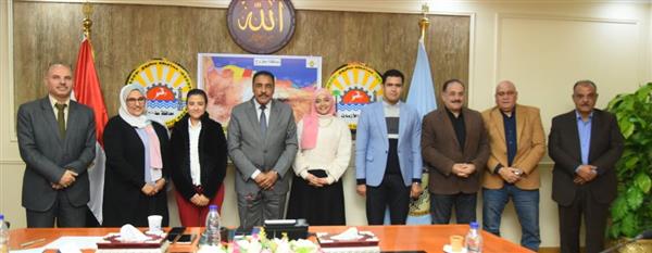 شعيب يناقش مقترح إنشاء عدد ثلاثة مناطق حرفية بمرسى مطروح والمعلمين والنجيله