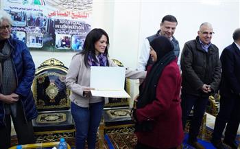   المنيا .. وزيرة التخطيط تشهد تسليم منح المشروعات متناهية الصغر للمرأة الريفية