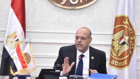 فيديو وإنفوجراف .. حصاد وزارة العمل في 7 أيام