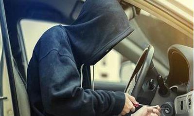 ضبط تشكيل عصابي تخصص في السرقة من داخل السيارات بالقاهرة