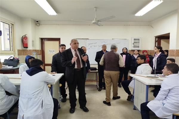 مدير تعليم القليوبية يتابع انتظام الدراسة بمدارس العبور