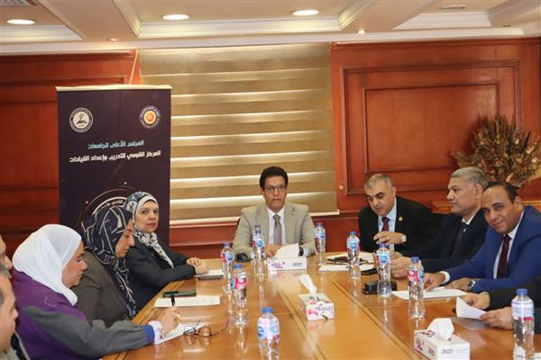 رئيس جامعة بنها يترأس اللجنة العليا لاعتماد المدربين والقيادات بالمجلس الأعلى للجامعات