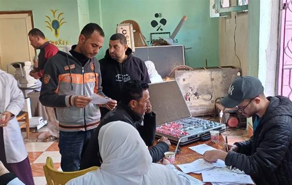 جامعة بنها تنظم قافلة طبية متخصصة في أمراض العيون