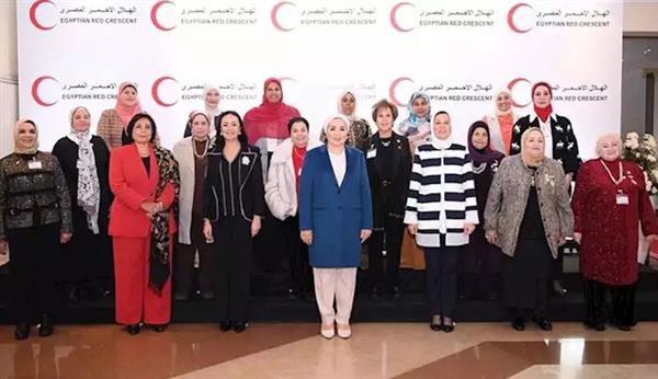 قرينة رئيس الجمهورية توجه الشكر لكل المتطوعين في الهلال الأحمر المصري