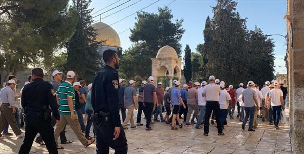 مستوطنون يقتحمون الأقصى والاحتلال يستدعي عددًا من حراسه
