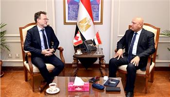   الوزير يبحث مع السفير الكندي سبل التعاون في مجالي الصناعة والنقل