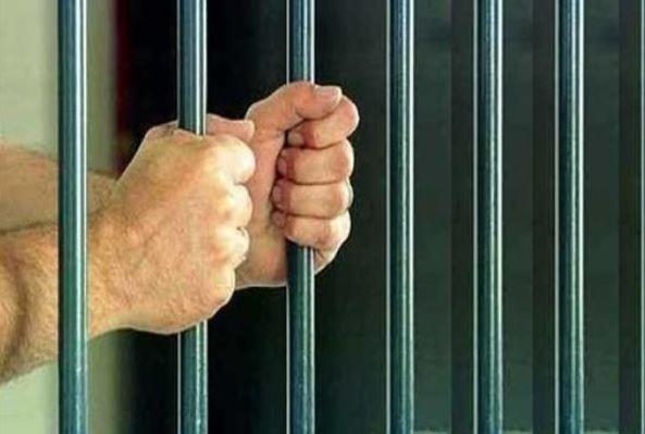 حبس 4 أشخاص 4 أيام بتهمة سرقة حقيبة أموال من داخل سيارة شركة بالساحل