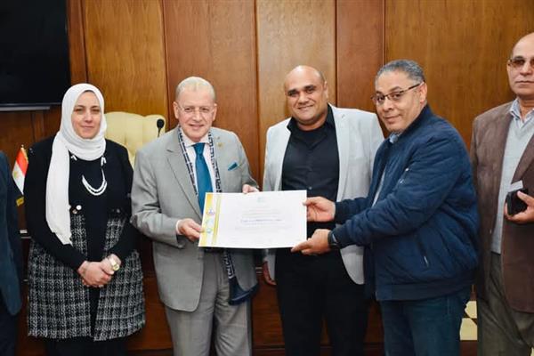 منح شهادة سلامة ومأمونية المياه والصرف الصحي لمحطات القليوبية
