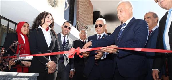 رئيس جامعة المنيا يفتتح فرع البنك الأهلي