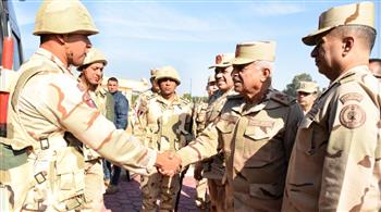   وزير الدفاع يتفقد أحد تشكيلات قوات الدفاع الجوي ويلتقى عددا من المقاتلين