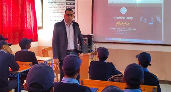 جامعة قناة السويس تناقش تأثير الإدمان الإلكتروني على التحصيل الأكاديمي