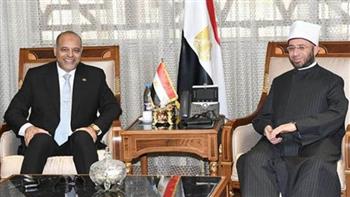   وزير الأوقاف يبحث مع وزير العمل تعزيز التعاون المشترك