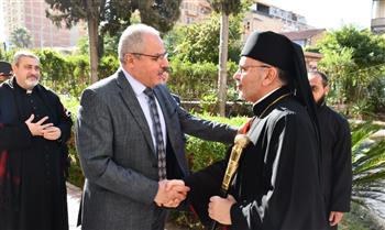   رئيس جامعة قناة السويس يهنئ الأقباط الكاثوليك بعيد الميلاد المجيد