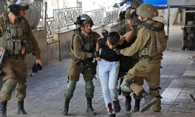 قوات الاحتلال تعتقل 25 فلسطينيا على الأقل بالضفة الغربية