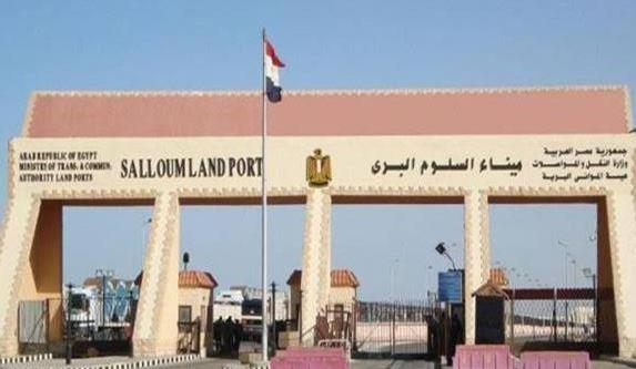 جمارك السلوم تحبط 3 محاولات تهريب كمية من الأقمشة ومستحضرات التجميل