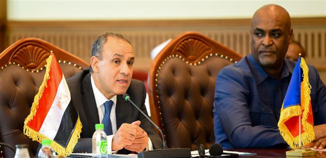 وزير الخارجية يلتقي مع وزير البنية التحتية التشادي